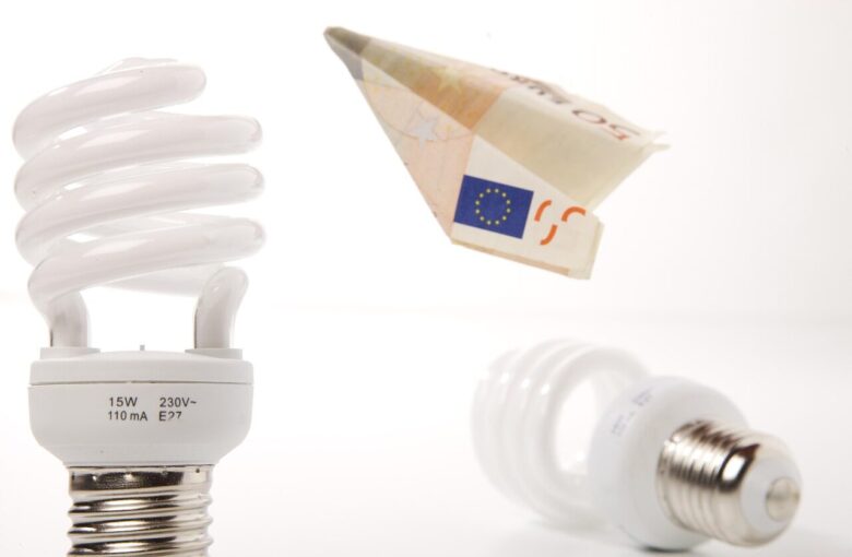 energy-saving lamp, save electricity, green electricity, energy saving, environment, rethinking, environmentally friendly, money, how to calculate, energy, energy transition, budget cost, consumption, electricity, calculate, cost, electrics, datailaufnahme, power consumption, dollar bill, save up
